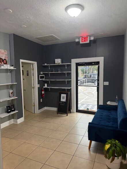 More Photos Of 3215-3217 S Macdill, Tampa Unknown For Lease