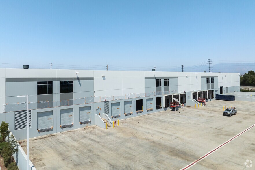 More Photos Of 1861 Mountain View, Redlands Distribution For Lease