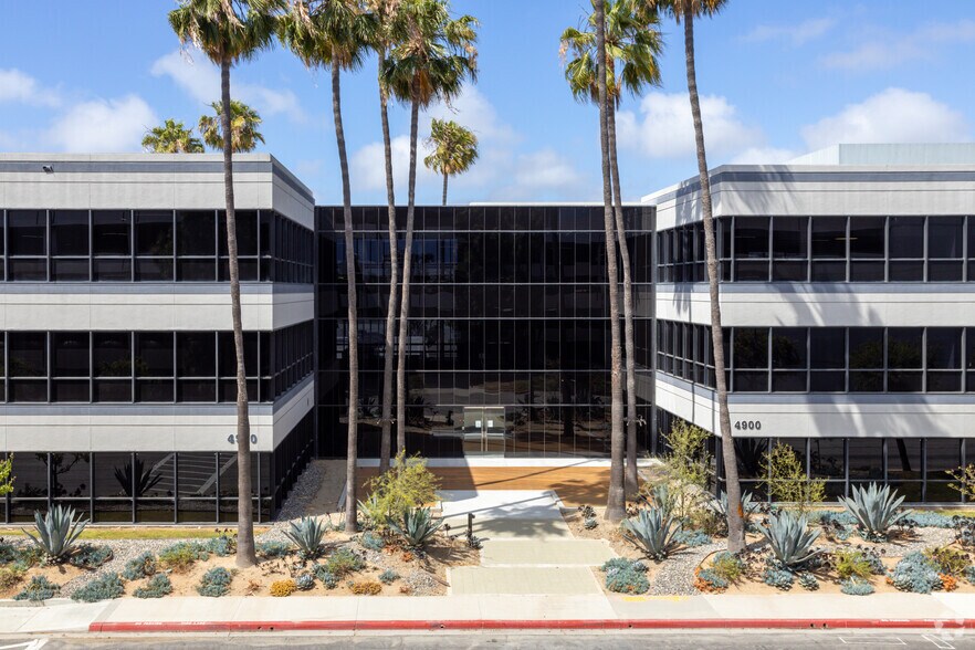 More Photos Of 4910 Airport Plaza Dr, Long Beach Loft Creative Space For Lease