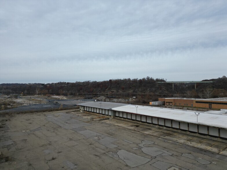 More Photos Of 70 Graham St, McKees Rocks Truck Terminal For Sale