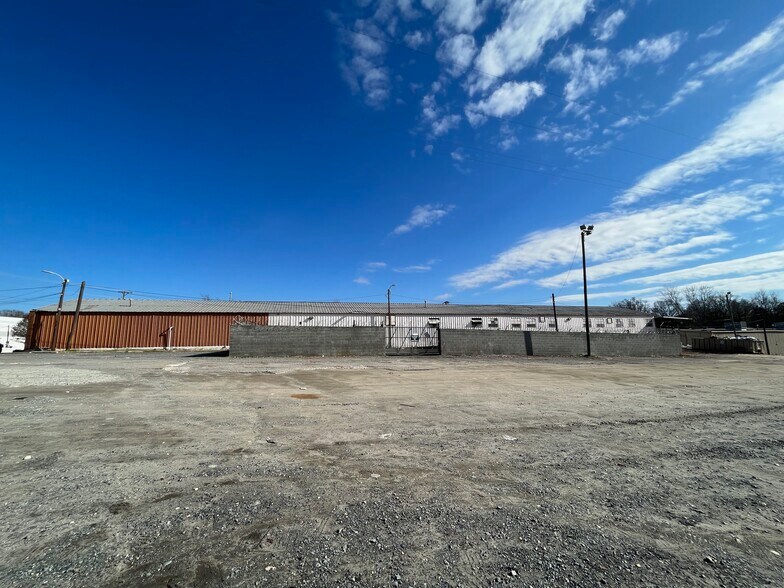 More Photos Of 2601 Wilkinson Blvd, Charlotte Industrial For Sale
