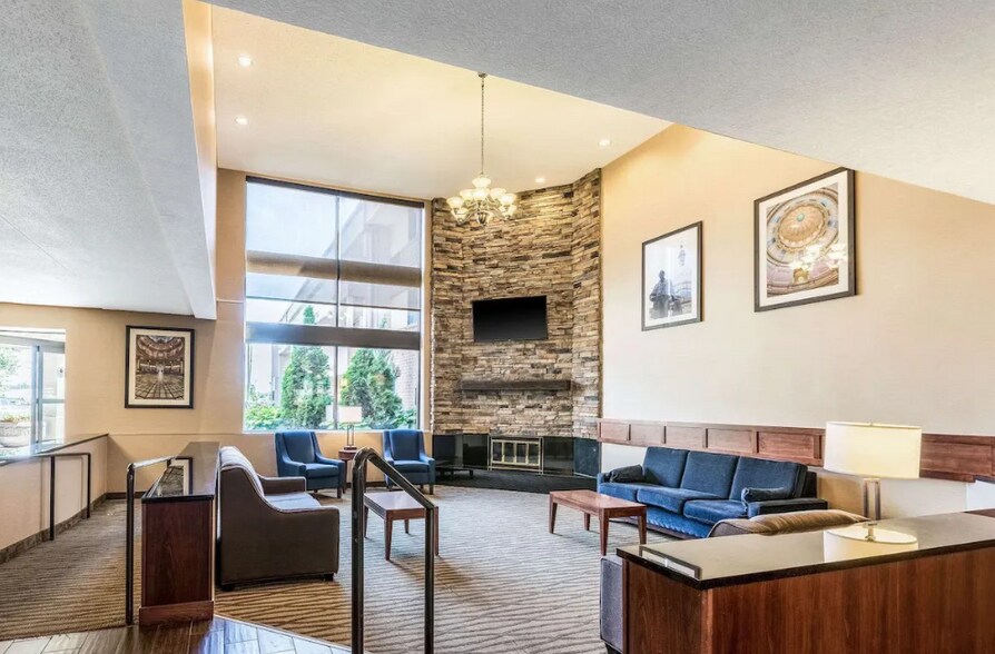 More Photos Of 525 N Canal Rd, Lansing Hotel For Sale