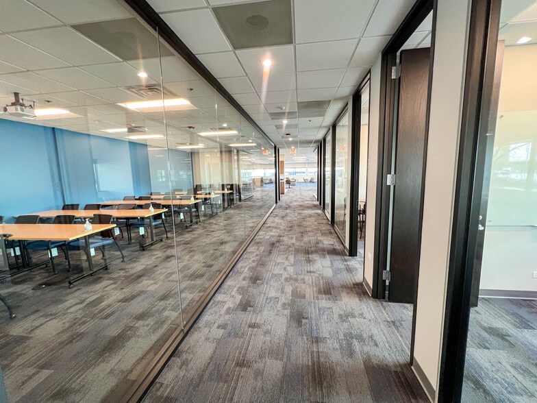 More Photos Of 5440 N Cumberland Ave, Chicago Office For Lease