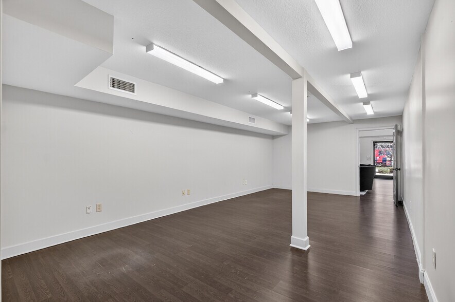 More Photos Of 240 W Main St, Blue Ridge Office For Sale