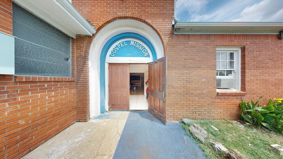 More Photos Of 1107 Spring St, Hot Springs Flex For Lease