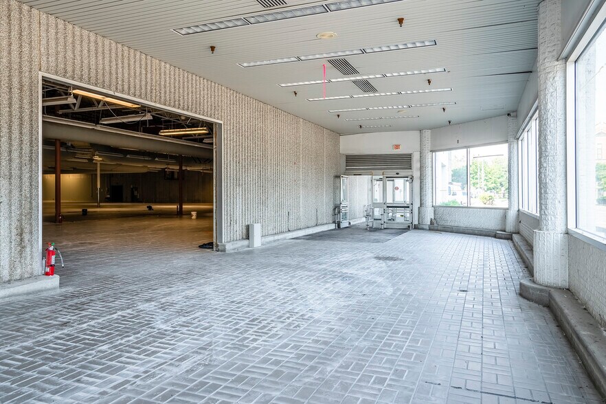 More Photos Of 299 S Main St, Elmira Freestanding For Lease