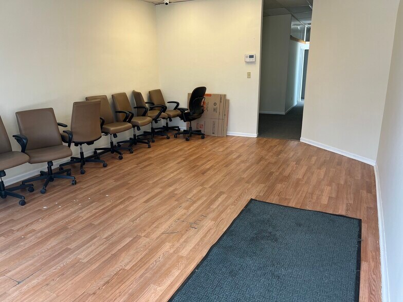 More Photos Of 6431-6433 N California Ave, Chicago Apartments For Lease