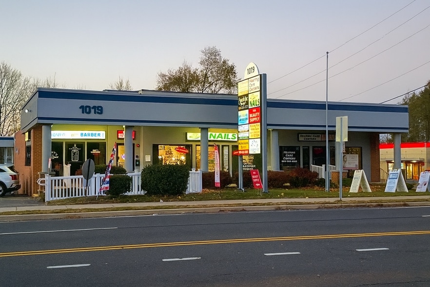 Primary Photo Of 1019 Farmington Ave, Bristol Office For Lease