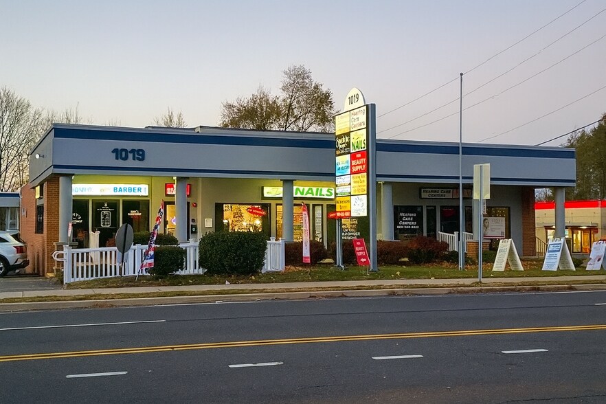 More Photos Of 1019 Farmington Ave, Bristol Office For Lease