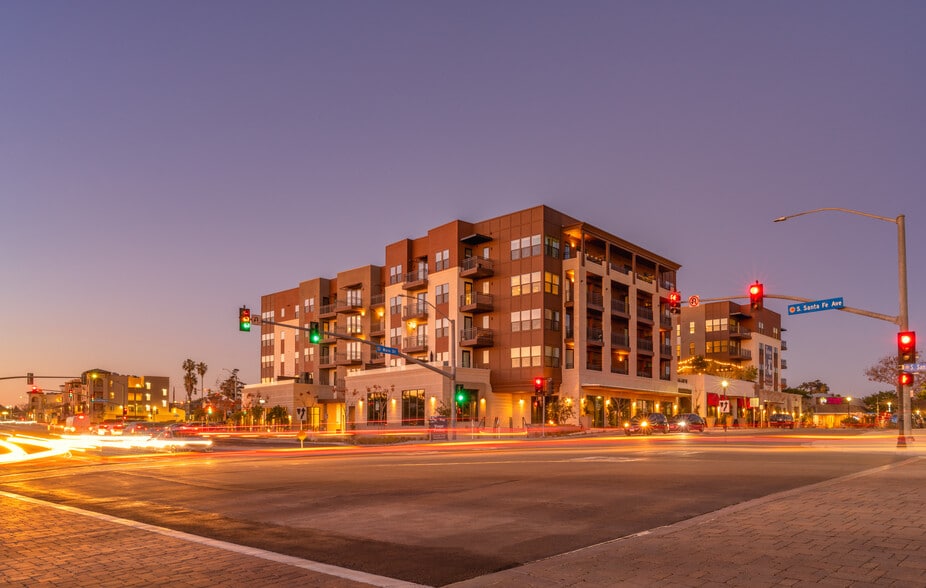 More Photos Of 100 Main St, Vista Apartments For Lease