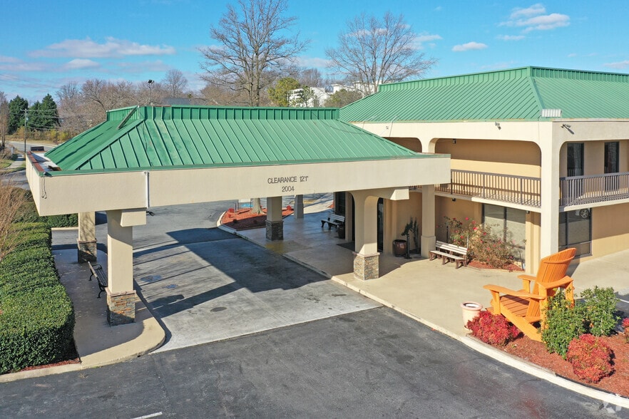 More Photos Of 2004 Veasley St, Greensboro Hotel For Sale