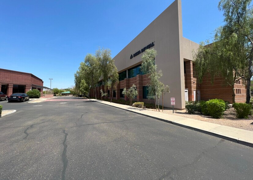 More Photos Of 5656 W Talavi Blvd, Glendale Office For Sale