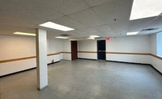 More Photos Of 7701 W 95th St, Hickory Hills Truck Terminal For Lease