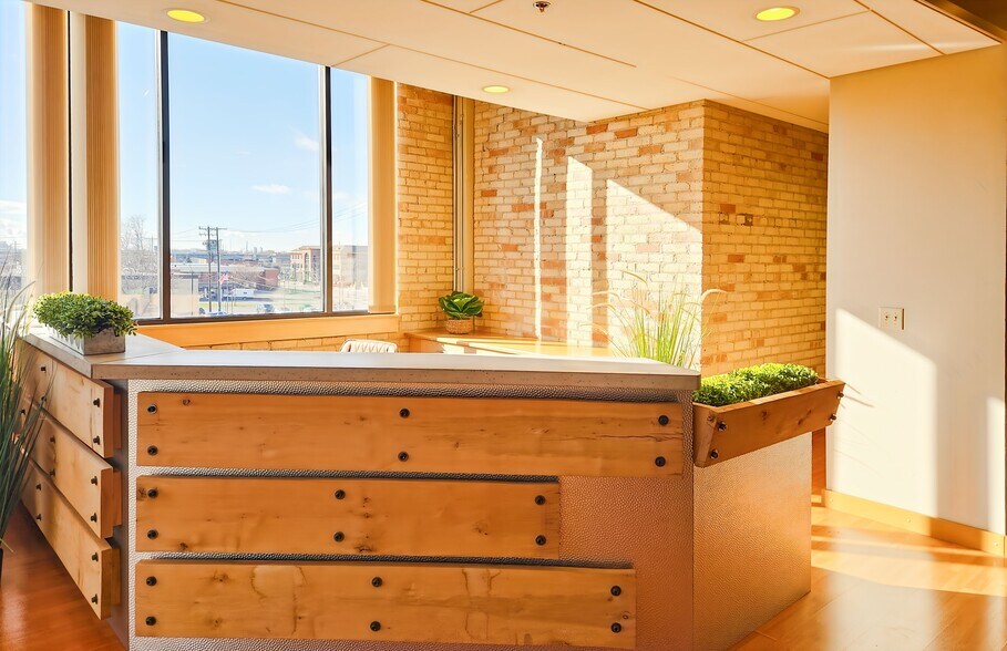 More Photos Of 540 N Broadway, Green Bay Coworking Space