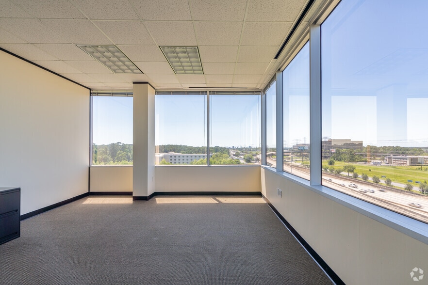 More Photos Of 3838 N Sam Houston Pky E, Houston Office For Lease