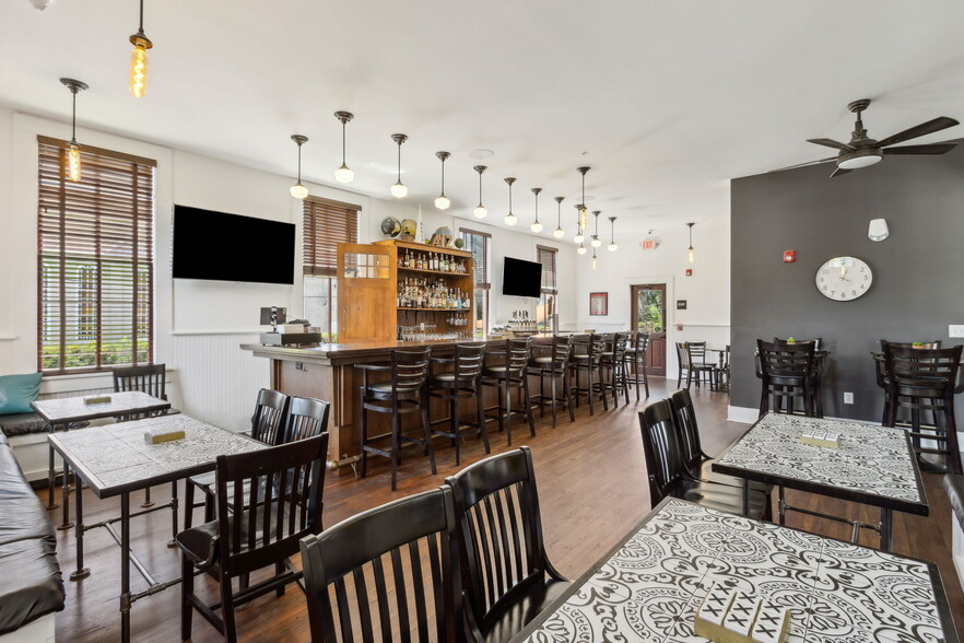 More Photos Of 914 Atlantic Ave, Fernandina Beach Hotel For Sale