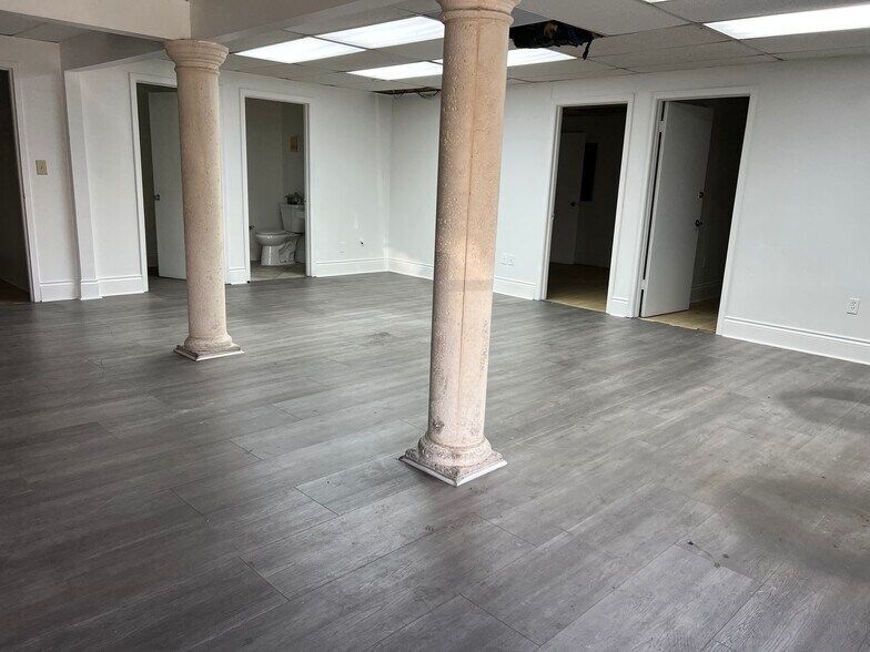 More Photos Of 7282-7302 NW 70th St, Miami Unknown For Lease