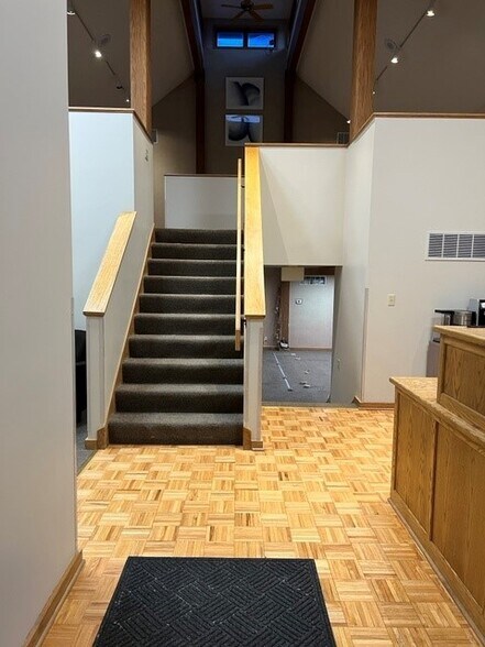More Photos Of 5851 Cedar Lake Rd, Saint Louis Park Office For Sale