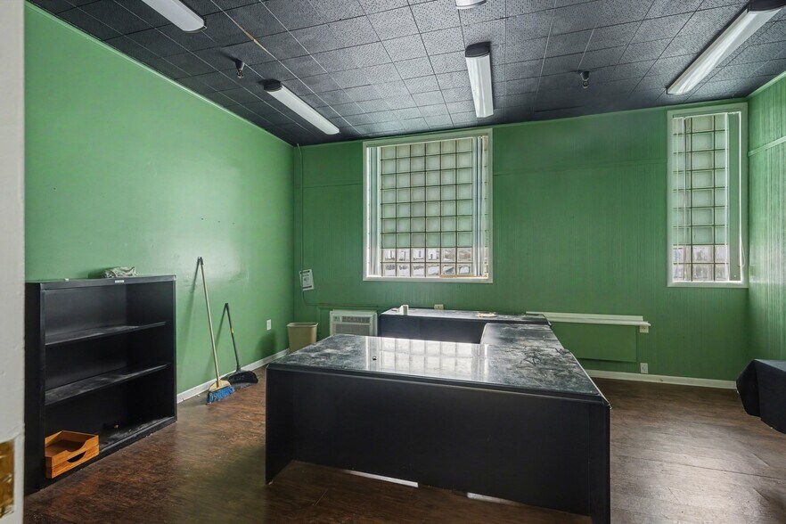 More Photos Of 49 S 2nd St, New Vienna Manufacturing For Lease