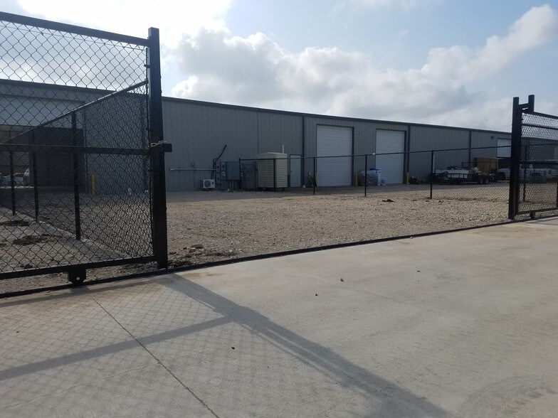 More Photos Of 2163 Golden Heights Rd, Fort Worth Flex For Lease