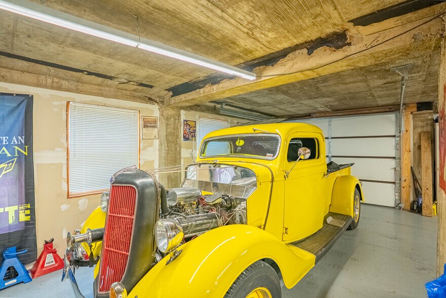 More Photos Of 8 Sunset Hills Ct, Sunrise Beach Storefront For Sale