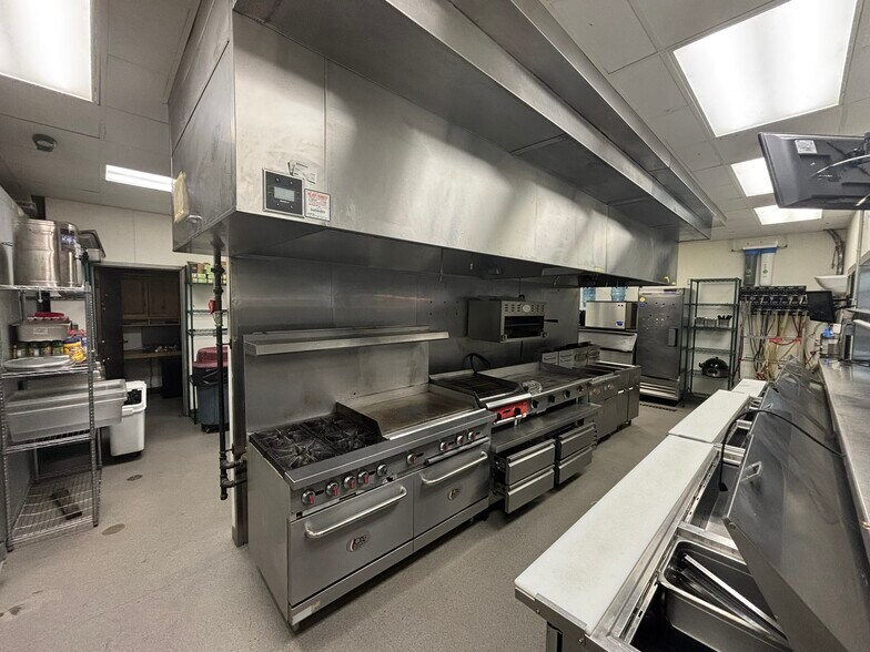 More Photos Of 810 E 1st St, Ankeny Restaurant For Lease