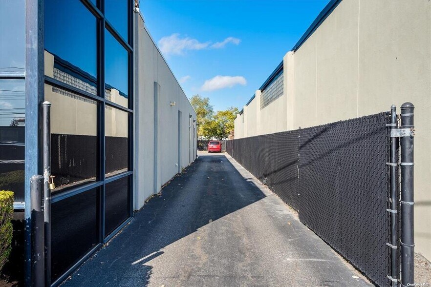 More Photos Of 71 Gazza Blvd, Farmingdale Office For Lease