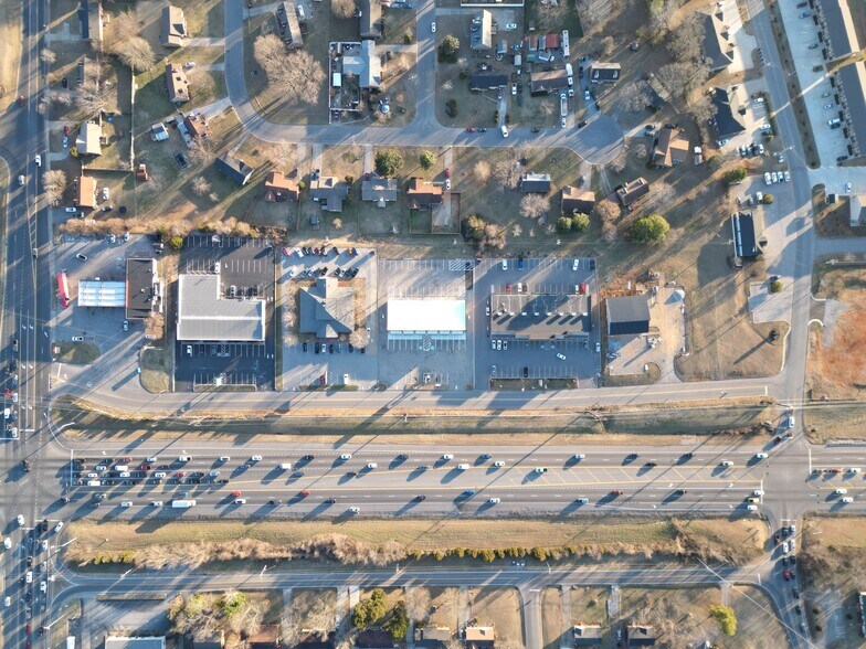 More Photos Of 267 Stone Crossing Dr, Clarksville Storefront For Lease