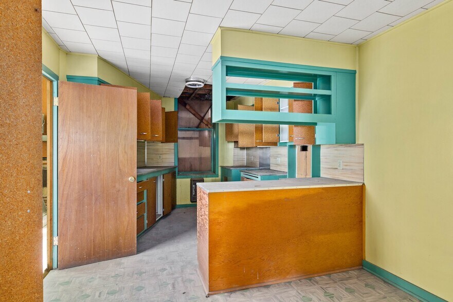 More Photos Of 313 N Main St, Ellensburg General Retail For Sale