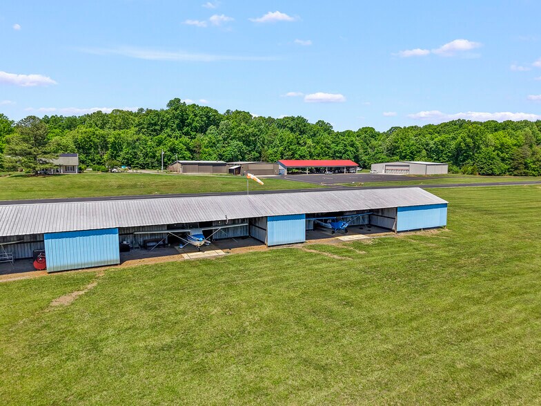 More Photos Of 249 Gilbert Rd, Mocksville Airport For Sale