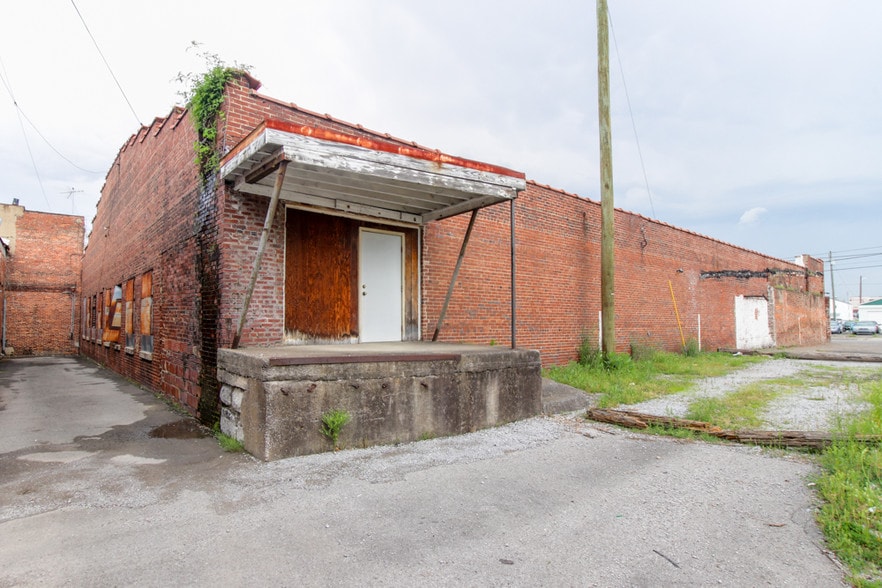 More Photos Of 106 E Market St, Lebanon Warehouse For Sale