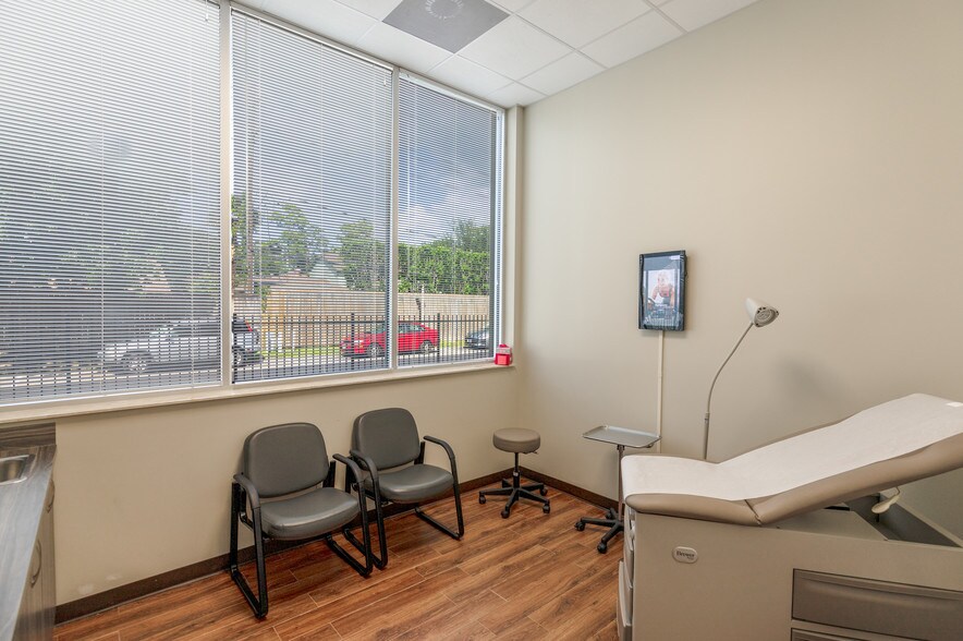 More Photos Of 16422 Stuebner Airline Rd, Spring Medical For Lease