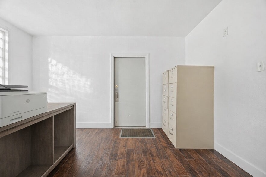 More Photos Of 2404 Saw Mill Run Blvd, Pittsburgh Storefront For Sale