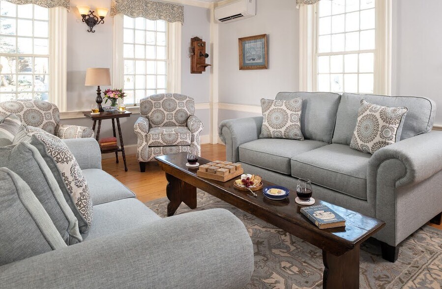 More Photos Of 72 Elm St, Camden Hospitality For Sale