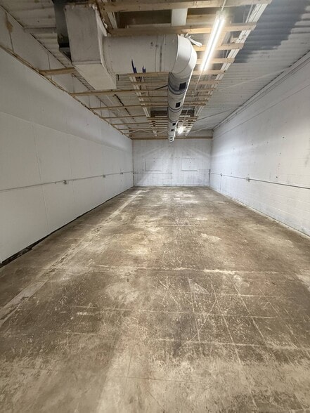 More Photos Of 25916 W 7 Mile Rd, Redford Township Manufacturing For Sale