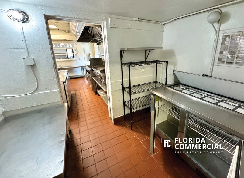 More Photos Of 300 SW Federal Hwy, Stuart Restaurant For Sale