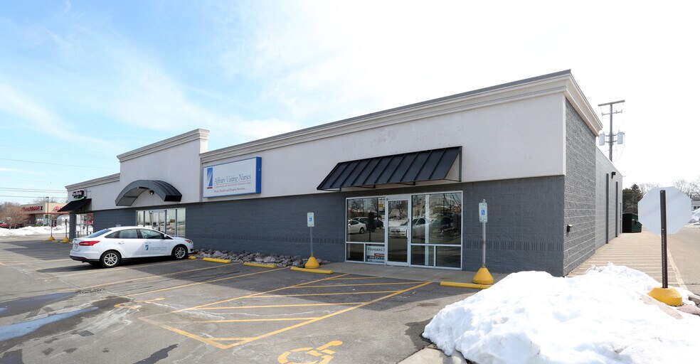 More Photos Of 828-878 Fox Point Plz, Neenah Unknown For Lease