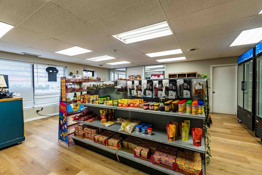 More Photos Of 1258 Kingsway, Sudbury Flex For Lease