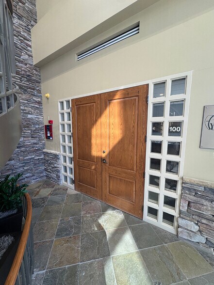 More Photos Of 1005 S 107th Ave, Omaha Loft Creative Space For Lease