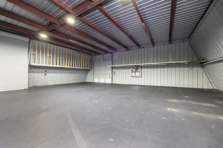 More Photos Of 2832 S Main Blvd, Lake City Auto Repair For Sale