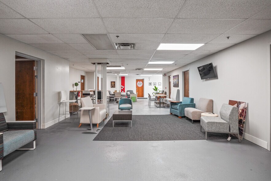 More Photos Of 2025 S High St, Columbus Office For Lease