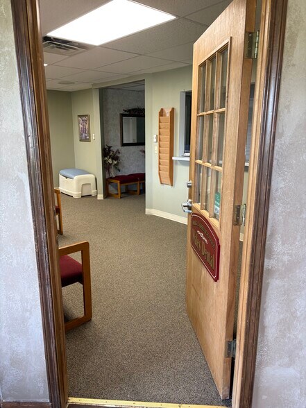 More Photos Of 104 E Summit Ave, Wales Office For Sale