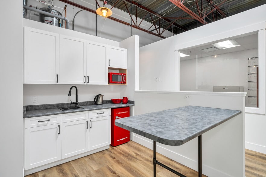 More Photos Of 17750 65A Av, Surrey Showroom For Sale