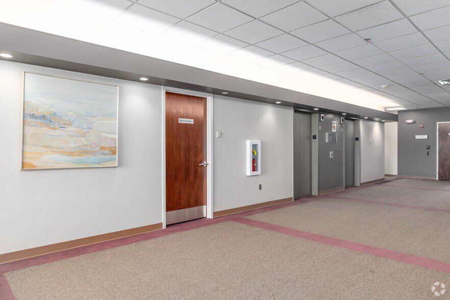 More Photos Of 80 Cottontail Ln, Somerset Office For Lease