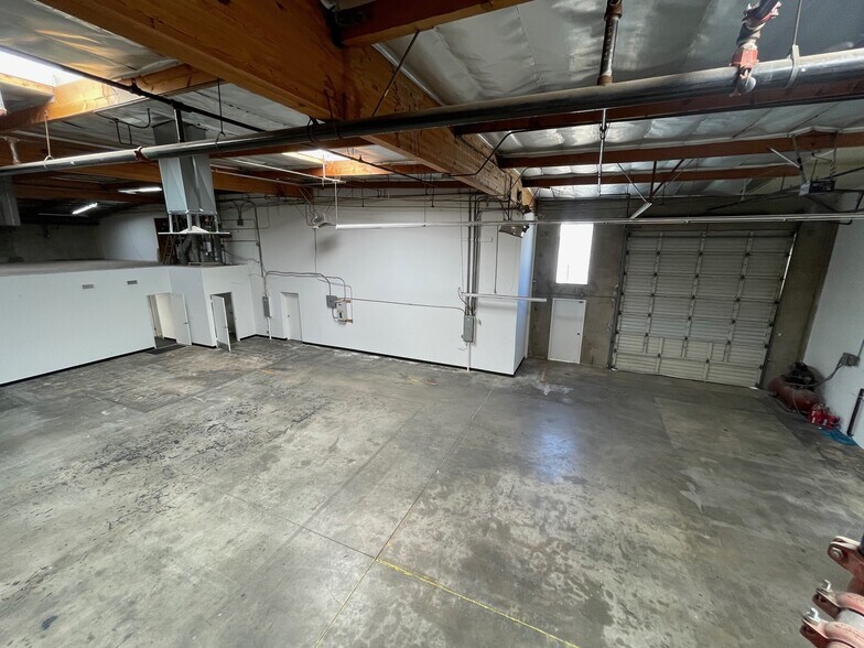 More Photos Of 19428-19434 Business Center Dr, Northridge Warehouse For Lease