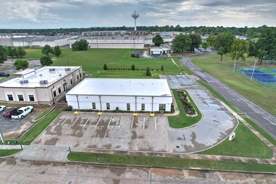 More Photos Of 1015 W Ithica St, Broken Arrow Office For Sale