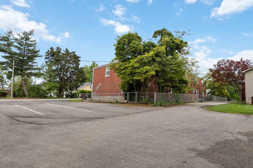 More Photos Of 104 Bennington Ct, Richmond Office For Lease