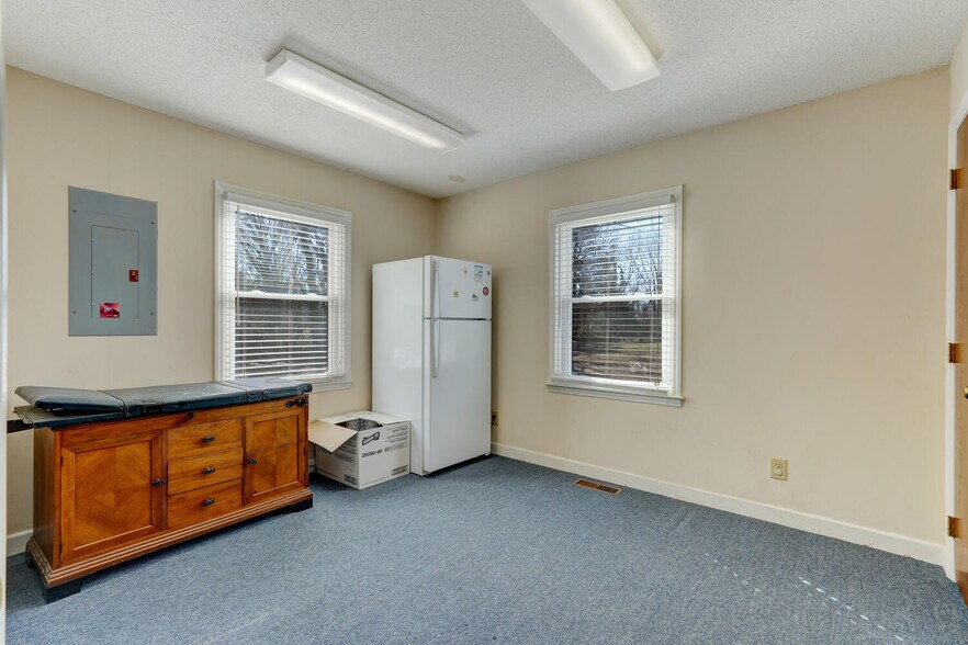 More Photos Of 601 W Harrison St, Reidsville Medical For Sale