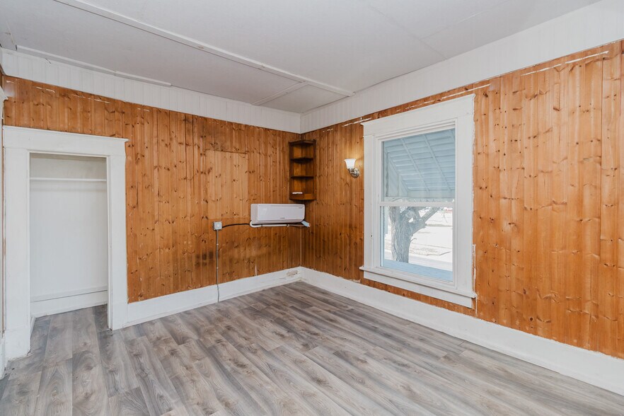 More Photos Of 638 N Broadway Ave, Wichita Multifamily For Sale