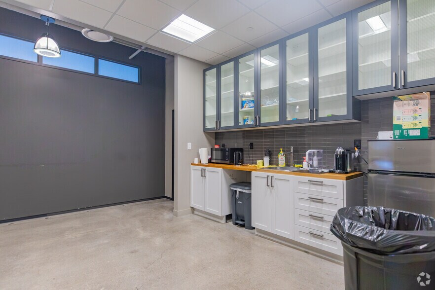 More Photos Of 55 Commerce Valley Dr W, Markham Unknown For Lease